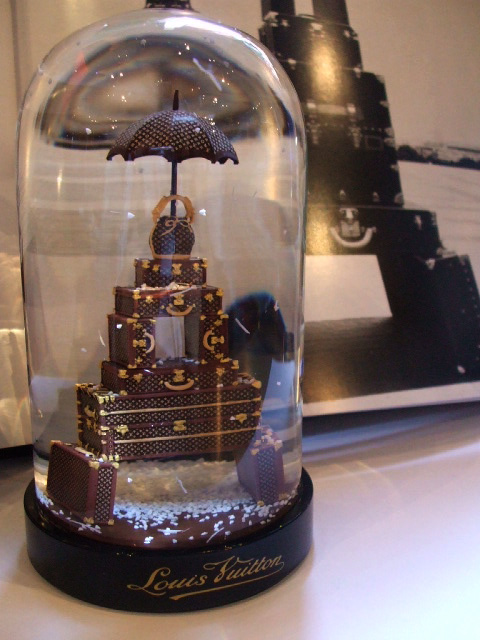 LOUIS VUITTON(ルイ・ヴィトン) シャンゼリゼ本店 生誕1周年記念限定