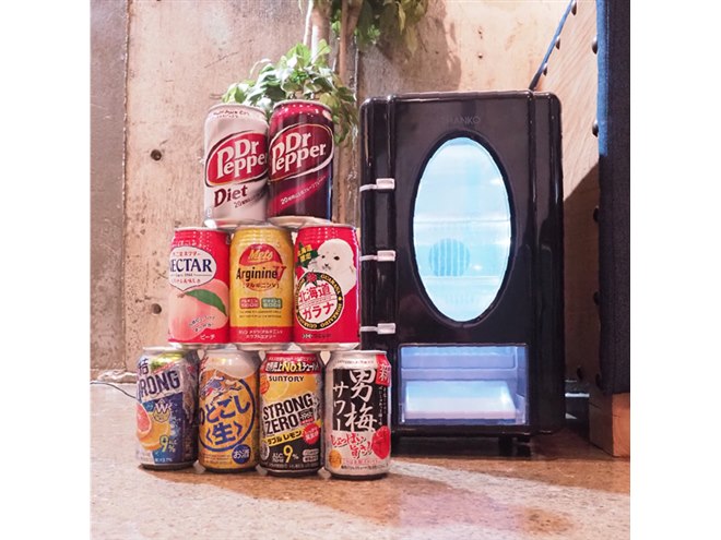 ガランッと下から缶飲料が出てくる、サンコー「俺の自販機 HOT＆COOL
