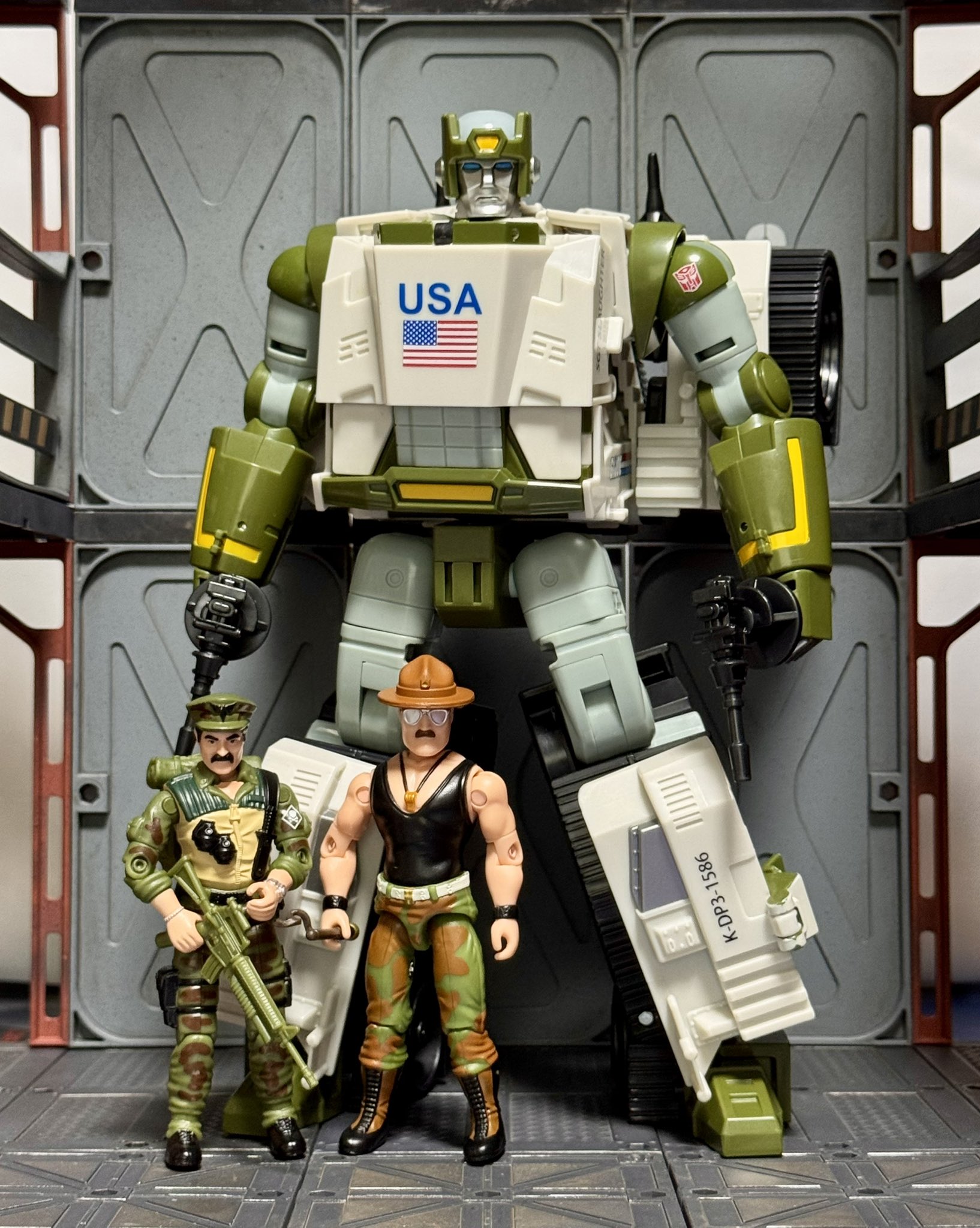 トランスフォーマー GIジョー特種部隊コラボ3T戦車カップ スラフタ軍曹