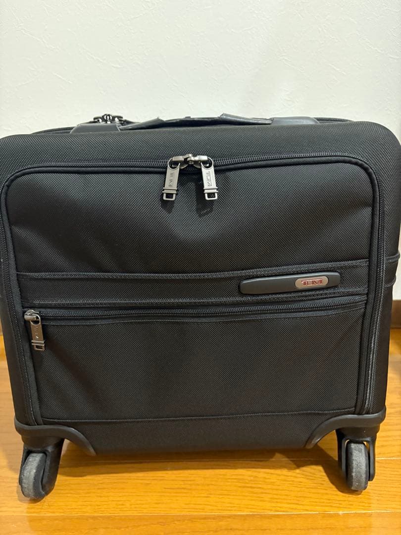 TUMI ブラック ナイロン キャリーケース 4輪 TUMI ALPHA（アルファ） ミディアム・トリップ・エクスパンダブル・4