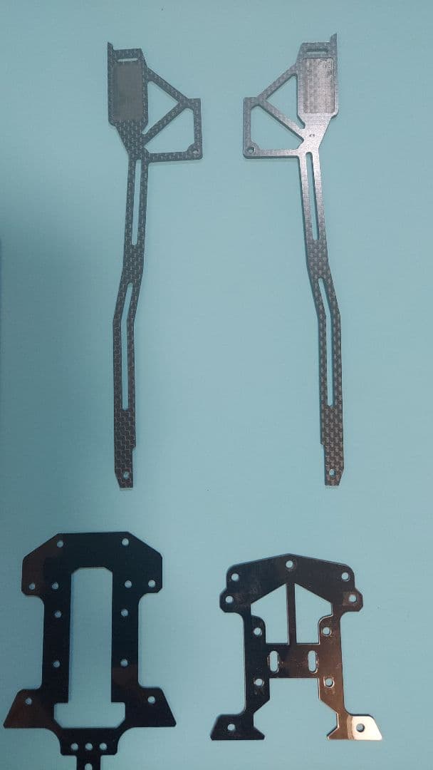 LP5 カーボンファイバーシャーシ