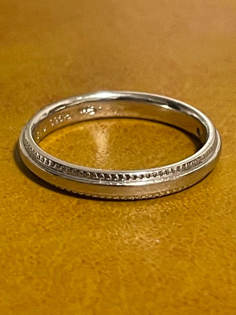 プラチナ　ミル打ちリング ダイヤモンド付き