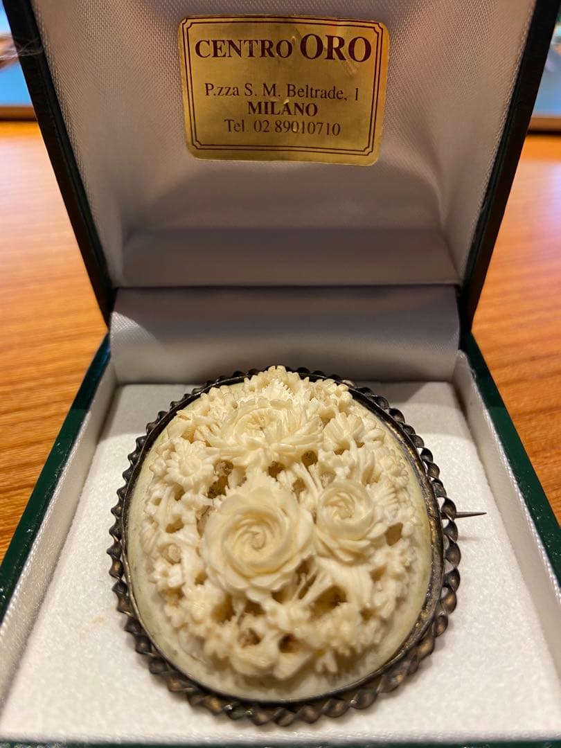 希少　アンティーク　ボーンアート　手彫りブローチk 希少アンティークボーンアート手彫りブローチk