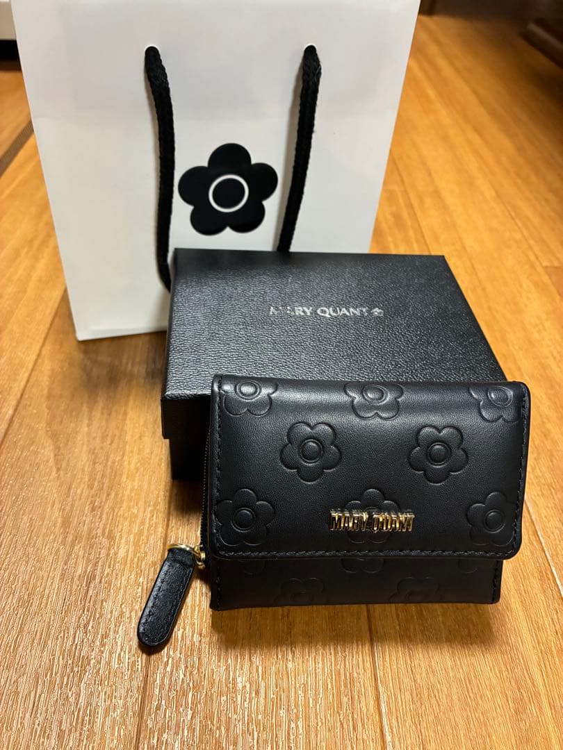 MARY QUANT ブラック 三つ折り財布 MARY QUANT ブラック 三つ折り財布 - メルカリ