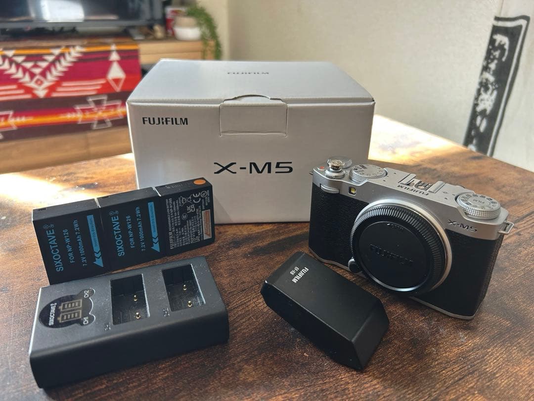 【保証書付き】Fujifilm X-M5 ミラーレス一眼 本体　レンズ付き 富士フイルム、約355gの軽量ボディを実現したミラーレスカメラ