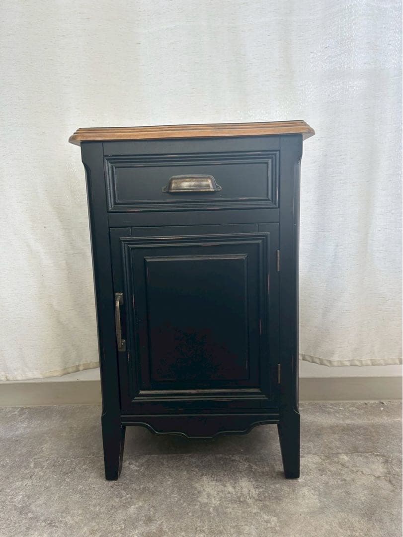 黒い木製クラシックキャビネット キャビネット チェスト 4段 木製 おしゃれ オーク 突板 ガラス天板