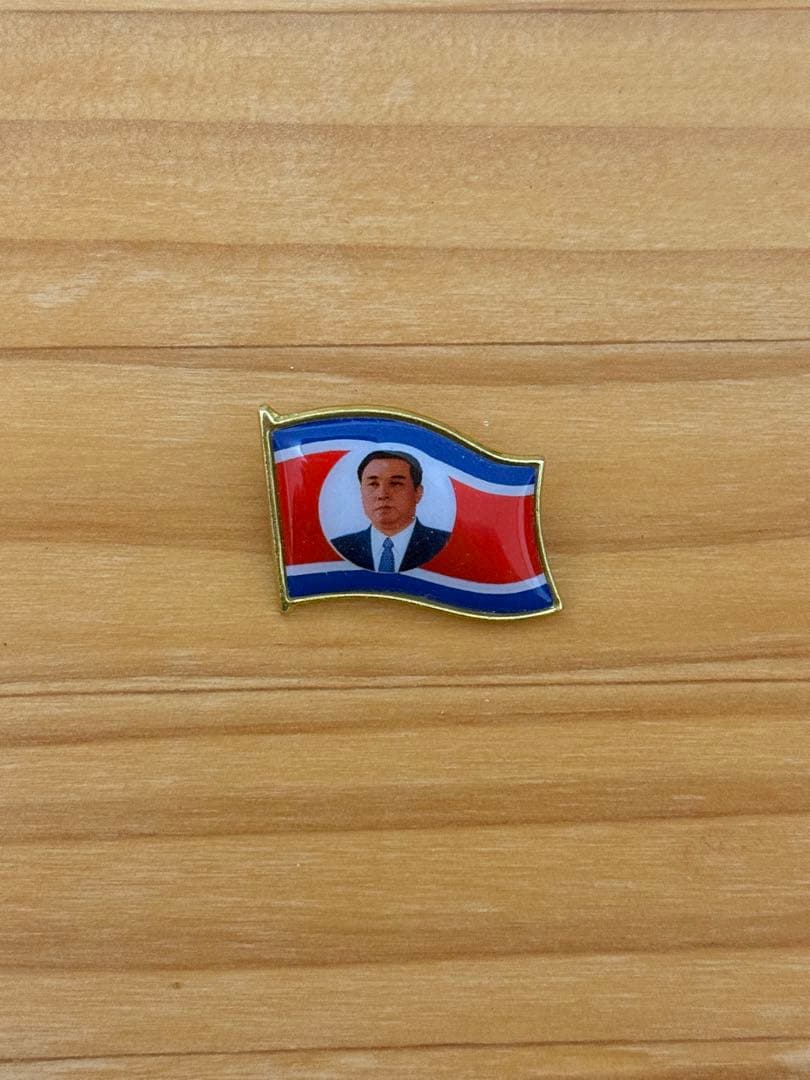 北朝鮮 国旗 ピンバッジ 北朝鮮国旗ピンバッジ|ミリタリーグッズ通販専門店のパッチボックス。